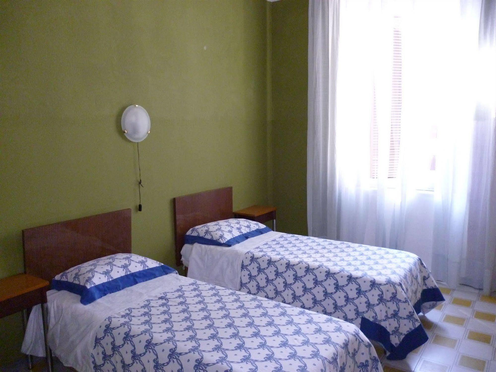 Hotel Giamaica For Girls & Ladies Only Rome Bagian luar foto